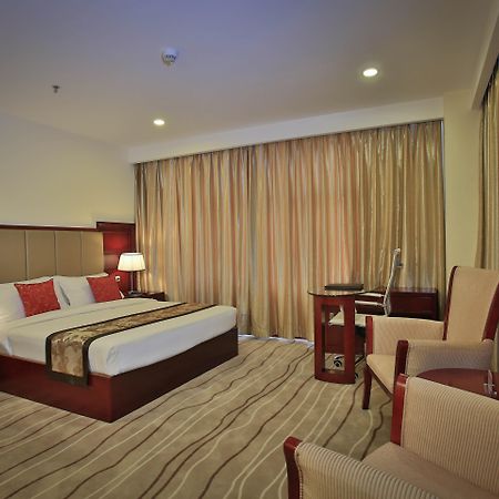 สวิส-เบลโฮเต็ล บลูเลน Hotel มะนิลา ภายนอก รูปภาพ
