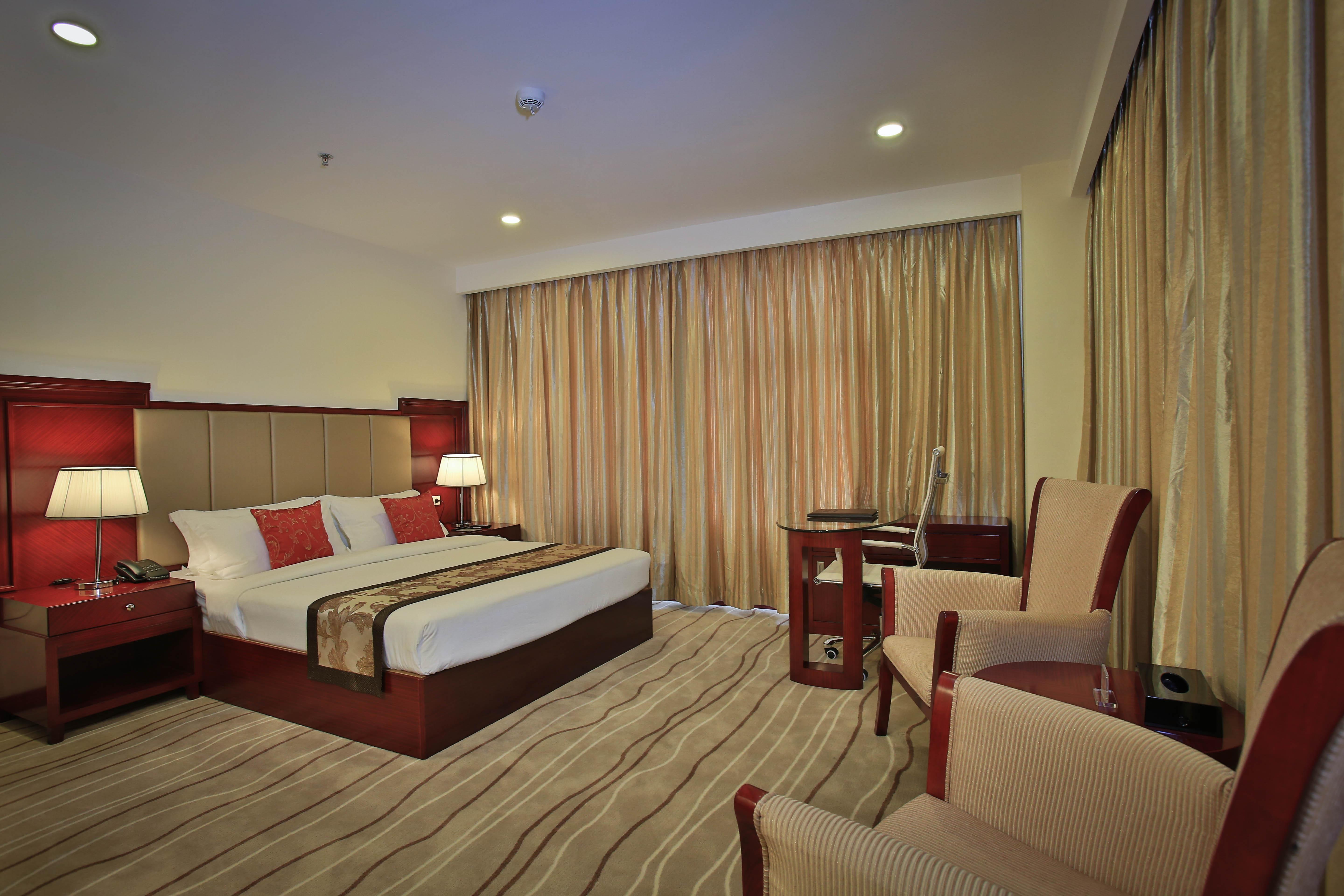 สวิส-เบลโฮเต็ล บลูเลน Hotel มะนิลา ภายนอก รูปภาพ