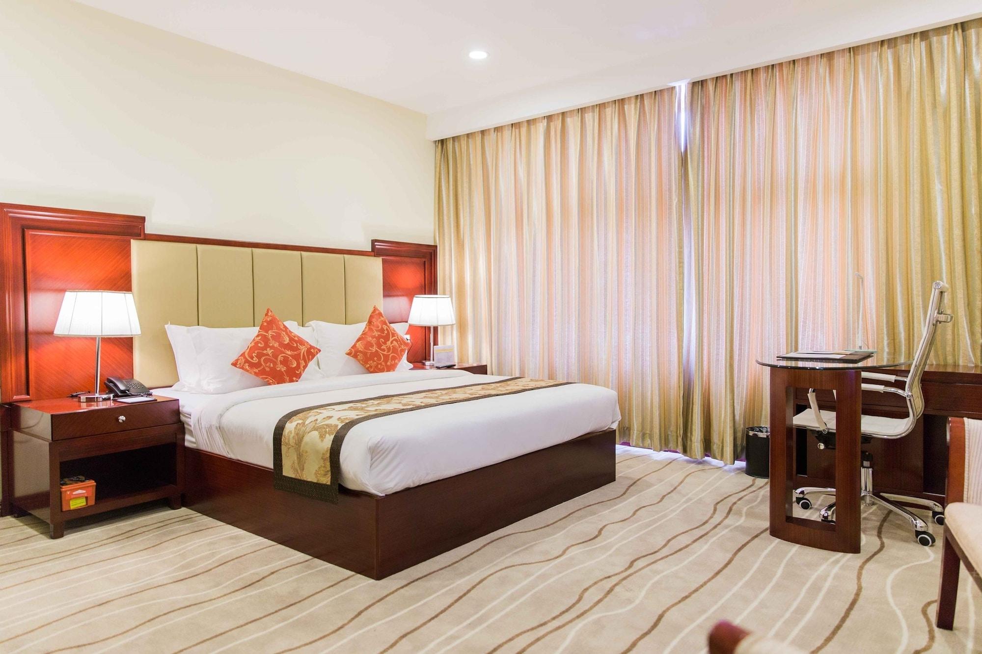 สวิส-เบลโฮเต็ล บลูเลน Hotel มะนิลา ภายนอก รูปภาพ