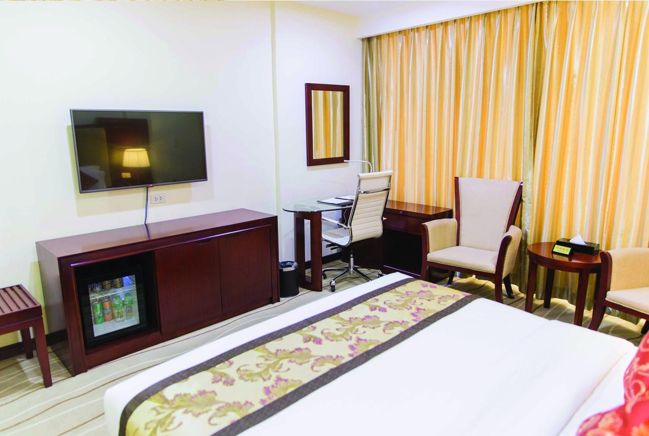 สวิส-เบลโฮเต็ล บลูเลน Hotel มะนิลา ภายนอก รูปภาพ