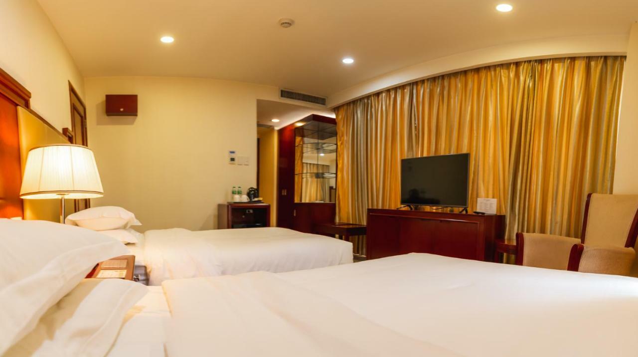 สวิส-เบลโฮเต็ล บลูเลน Hotel มะนิลา ภายนอก รูปภาพ